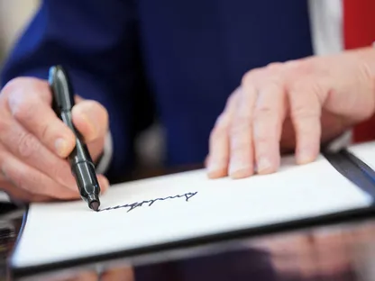 توقيع افتراضي لتفادي المفاجآت.. كواليس اللحظات الأخيرة في اتفاق إيران