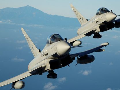 مقاتلتان من طراز يوروفايتر EF-2000 تابعتان للقوات الجوية الإسبانية تحلقان خلال التمرين العسكري أوشن سكاي 2023. إسبانيا في 25 أكتوبر 2023 - Reuters