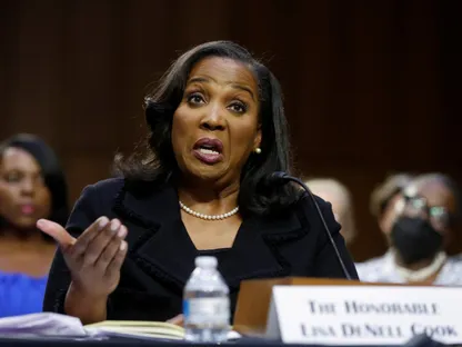 ترمب وإقالة ليزا كوك.. مسؤولة الفيدرالي تلجأ إلى المحكمة