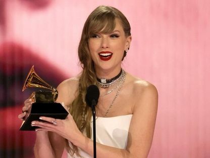 تايلور سويفت تتسلم جائزة ألبوم العام في حفل حوائز جرامي الـ66، لوس أنجلوس، الولايات المتحدة، 4 فبراير 2024 - Grammy