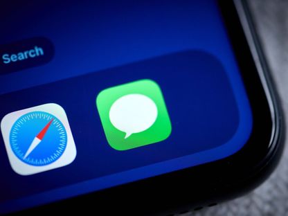 تطبيق iMessage على هاتف آيفون - Bloomberg