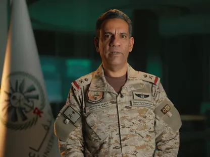 من اعتراض الهجمات إلى ضرب مصادرها.. كيف يواجه "التحالف" الحوثيين؟