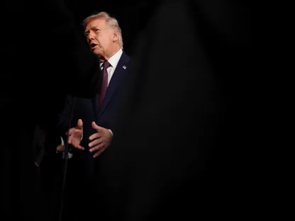 مساعدو ترمب يتنافسون للتأثير على نتيجة حرب إيران