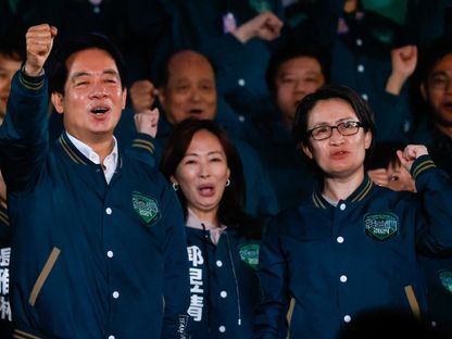 رئيس تايوان المنتخب لاي تشينج تي ونائبته هسياو بي خيم خلال احتفالات الفوز بالانتخابات الرئاسية في تايبيه، 13 يناير 2024. - Reuters