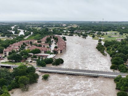صورة التقطتها طائرة مسيرو لنهر سان جابرييل بعد ارتفاع منسوبه جراء الأمطار الغزيرة في جورج تاون بولاية تكساس الأميركية. 5 يوليو 2025 - Reuters