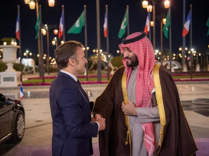 ولي العهد السعودي الأمير محمد بن سلمان يستقبل الرئيس الفرنسي إيمانويل ماكرون في العاصمة الرياض. 2 ديسمبر 2024 - REUTERS
