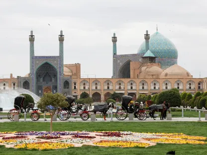 طهران: تبادل الرسائل مع واشنطن مستمر.. ووفد باكستاني يصل إيران الأربعاء للتشاور