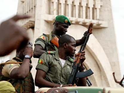 جنود من جيش مالي في ساحة الاستقلال بالعاصمة باماكو في مالي. 18 أغسطس 2020 - reuters