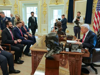 الرئيس الأميركي دونالد ترمب يلتقي نظيره السوري أحمد الشرع في البيت الأبيض. 10 نوفمبر 2025 - الرئاسة السورية