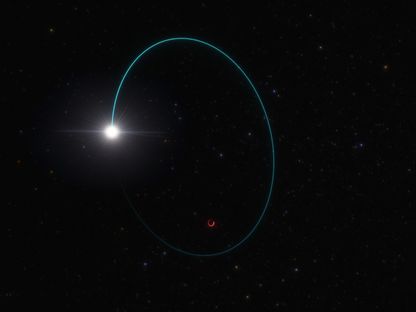 صورة توضيحية نشرها المرصد الجنوبي الأوروبي لأضخم ثقب أسود نجمي تم اكتشافه حتى الآن في مجرة درب التبانة. 16 أبريل 2024 - European Southern Observatory