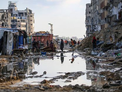 منازل مدمرة في خان يونس بجنوب قطاع غزة وسط الحرب التي تشنها إسرائيل على القطاع. 16 مايو 2024 - AFP