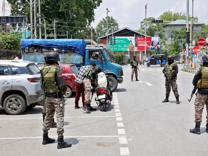 مبعوث هندي يرفض دعوات أميركية للوساطة في نزاع كشمير