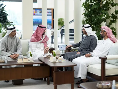 رئيس الإمارات يبحث تعزيز التعاون وتطورات المنطقة مع وزير الدفاع السعودي