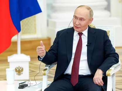 الرئيس الروسي فلاديمير بوتين يتحدث إلى وسائل إعلام هندية في الكرملين. 3 ديسمبر 2025 - رويترز