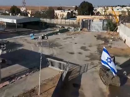 صورة من فيديو بثه الجيش الإسرائيلي عن احتلال معبر رفح من الجانب الفلسطيني. 7 مايو 2024 - AFP