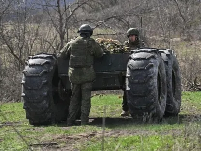 Chelnok.. روسيا تنشر "روبوت عملاق" في ساحة القتال بأوكرانيا