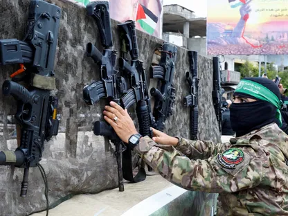 مصادر لـ"الشرق": "حماس" تسلمت خطة "مجلس السلام" لنزع السلاح وانسحاب إسرائيل من غزة