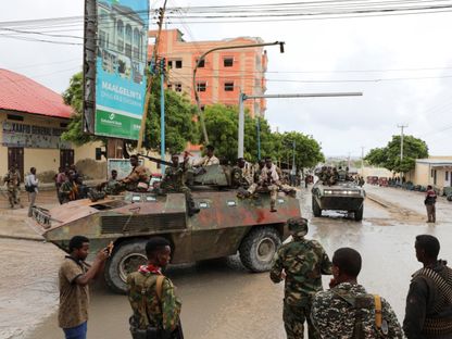 عدد من جنود الجيش الصومالي ينتشرون في مقديشو. 7 مايو 2021 - REUTERS