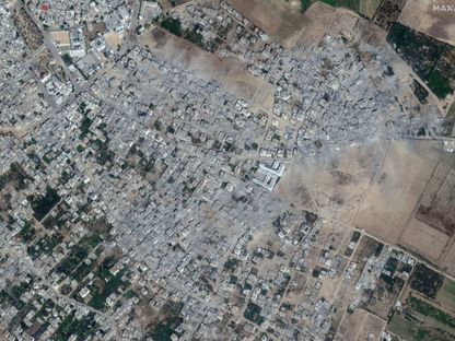 صورة ملتقطة بالأقمار الاصطناعية بعد أسبوعين من اندلاع الحرب الإسرائيلية تظهر حجم الدمار الذي لحق بقطاع غزة والذي تضاعف منذ ذلك الحين عدة مرات. 26 أكتوبر 2023 - Reuters