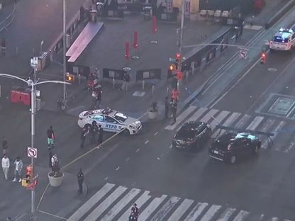 لقطة من فيديو متداول لحادث إطلاق نار في تايمز سكوير، نيويورك، 9 أغسطس 2025 - X