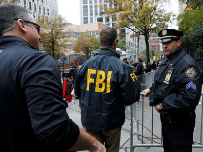 عملاء مكتب التحقيقات الفيدرالي FBI في نيويورك. 1 نوفمبر 2017 - REUTERS