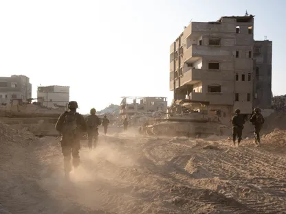 صورة نشرها الجيش الإسرائيلي لقواته في مدينة رفح بقطاع غزة الفلسطيني. 16 نوفمبر 2025