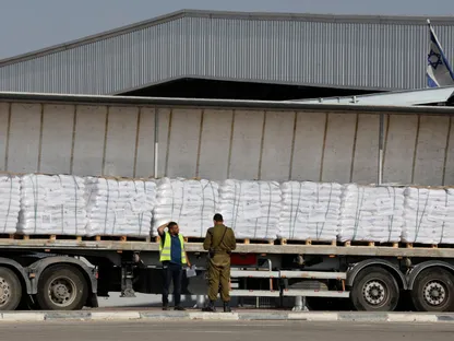 استقالة رئيس "مؤسسة إغاثة غزة" المدعومة أميركياً.. والمنظمة: المساعدات تصل الاثنين