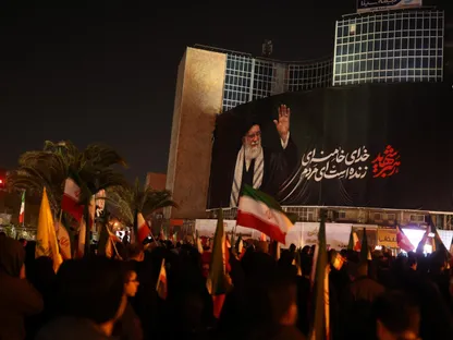 تقرير: إسرائيل راهنت على "إشعال تمرد" داخل إيران خلال أيام من الحرب