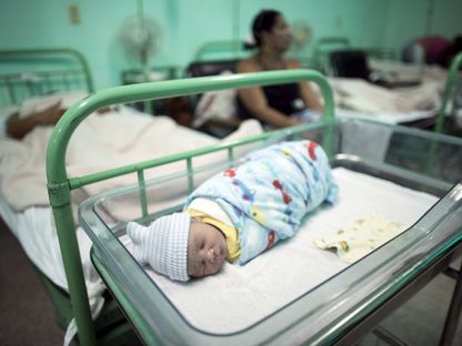 الموسيقى تقلل توتر حديثي الولادة وذويهم في غرف الرعاية المركزة