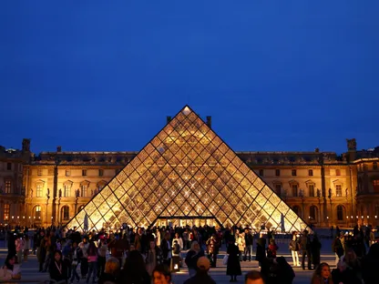 الكوارث تلاحق متحف اللوفر.. تسرّب المياه يتلف مئات الكتب المصرية القديمة