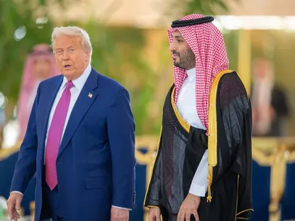 بالصور.. ولي العهد السعودي يستقبل الرئيس الأميركي ترمب في الرياض