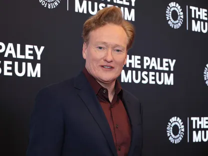 أوسكار 2026.. كونان أوبراين يفتتح الحفل بالسخرية من النجوم ومدير نتفليكس