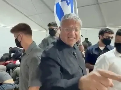 "أسطول الصمود".. صدمة غربية بعد فيديو سخرية بن جفير من نشطاء مقيدين على الأرض