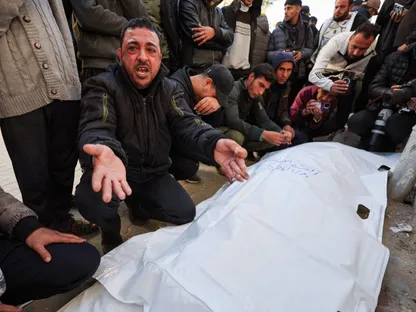 ضحايا ومصابون في غارات وقصف مدفعي إسرائيلي على قطاع غزة