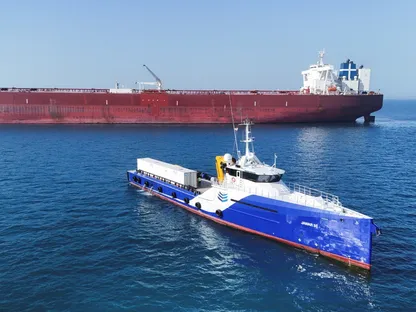 إيران تعلن "إعادة السيطرة" على مضيق هرمز وسط ارتباك في حركة الملاحة