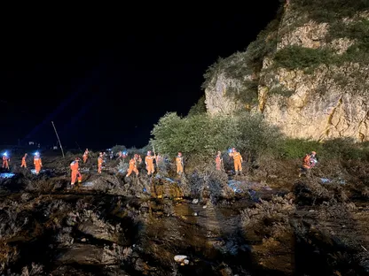 الصين.. فيضانات تودي بحياة 25 شخصاً وتحذير من انهيارات أرضية