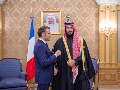 ولي العهد السعودي الأمير محمد بن سلمان يلتقي الرئيس الفرنسي إيمانويل ماكرون في العاصمة الرياض. 3 ديسمبر 2024 - REUTERS