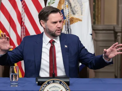 فانس: حققنا غالبية الأهداف العسكرية في إيران.. وسنغادر المنطقة قريباً