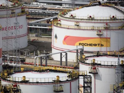 منشأة تخزين نفط تابعة لشركة 'روسنفت' في توابسي روسيا - بلومبرغ