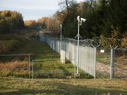 سياج على الحدود بين ليتوانيا وروسيا في منطقة سووالكي. 17 أكتوبر 2022 - REUTERS