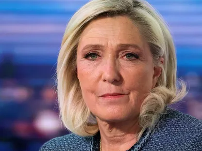 لوبان: فرنسا تريد طي صفحة 4 عقود من السياسات التقليدية