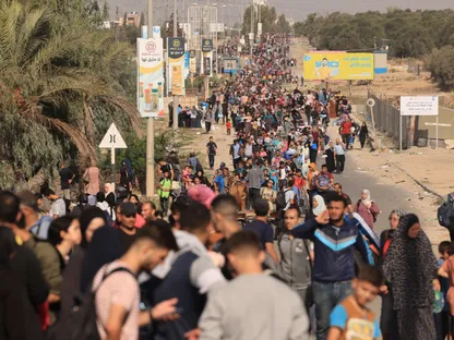 بالصور: مشاهد "النكبة" تتكرر في غزة مع رحلة نزوح جديدة