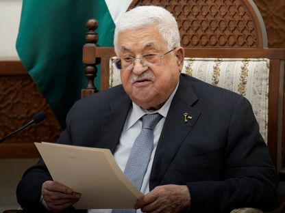 الرئيس الفلسطيني محمود عباس خلال استقبال الرئيس الفرنسي إيمانويل ماكرون في رام الله. 24 أكتوبر 2023 - Reuters