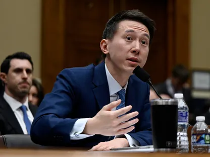 الصين تهاجم "تشريع تيك توك": أميركا تنتهج منطق قطّاع الطرق