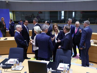 أعضاء المجلس الأوروبي يتحدثون أثناء حضورهم قمة قادة الاتحاد الأوروبي في بروكسل ببلجيكا. 26 أكتوبر 2023 - Reuters