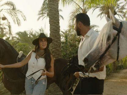ميرنا نور الدين وأحمد فهمي في مشهد من مسلسل "في لحظة" - المكتب الإعلامي للشركة المنتجة