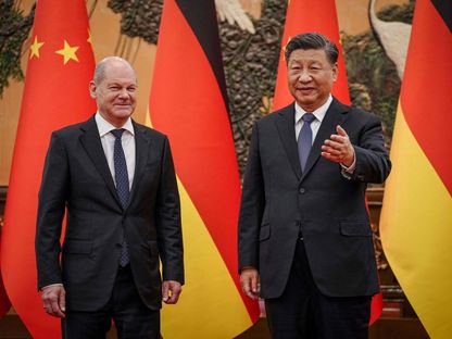 الرئيس الصيني شي جين بينج خلال استقبال المستشار الألماني أولاف شولتز في قاعة الشعب الكبرى بالعاصمة بكين. 4 نوفمبر 2022 - AFP