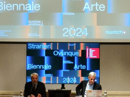 رئيس بينالي البندقية Roberto Cicutto وأمين المعرض Adriano Pedrosa خلال مؤتمر صحفي. 31 يناير 2024 - labiennale.org