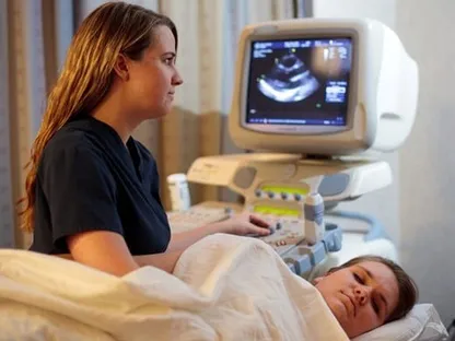 مخطط صدى القلب يمكنه إظهار بنية القلب وصماماته وتدفق الدم من خلاله. - مايو كلينك