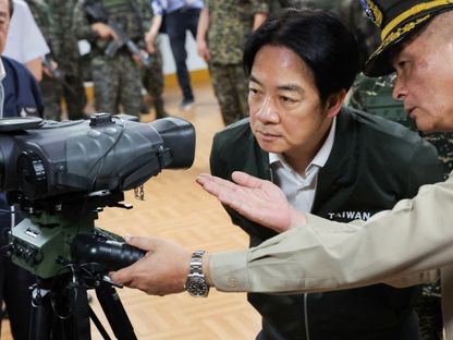 رئيس تايوان لاي تشينج تي يزور معسكر تابع للجيش في منطقة تاويوان. 23 مايو 2024 - REUTERS